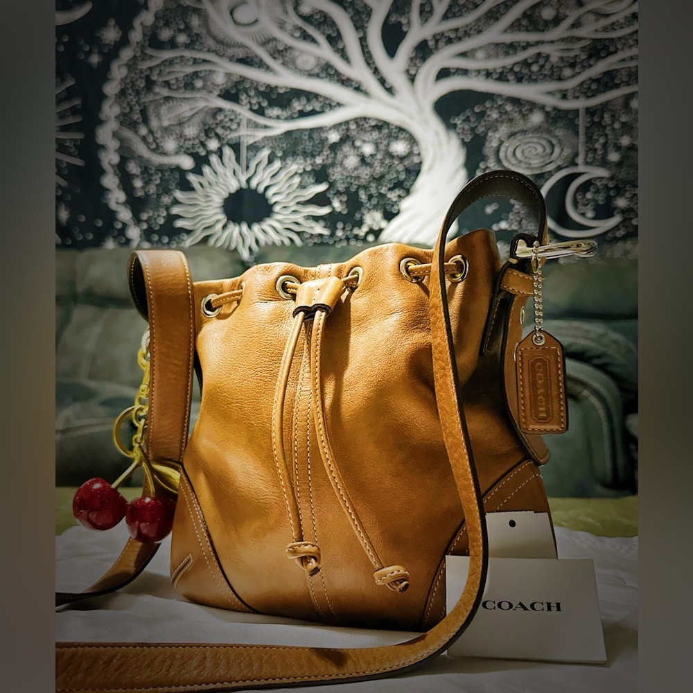 Vintage Coach soho shoulder Bag Tan Leather Drawstring Bag - Picture 6 of 16